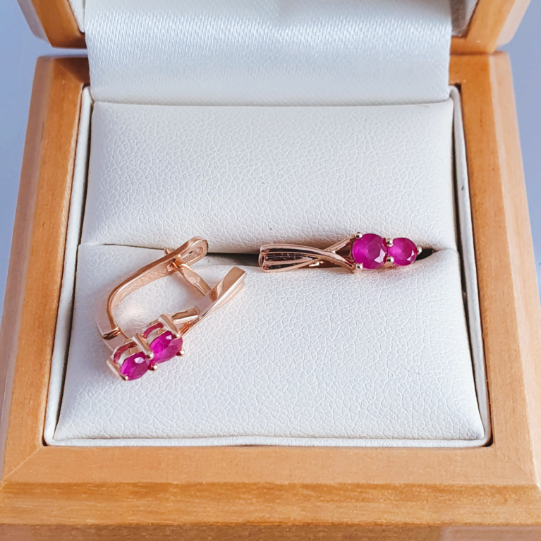 Earrings with pink ruby