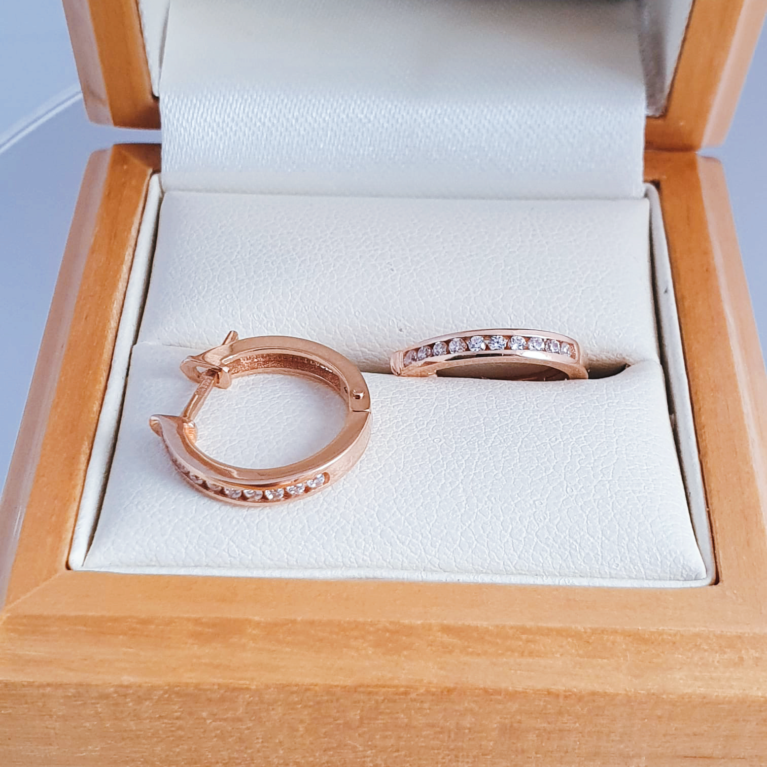 Hoop earrings with white zirconia