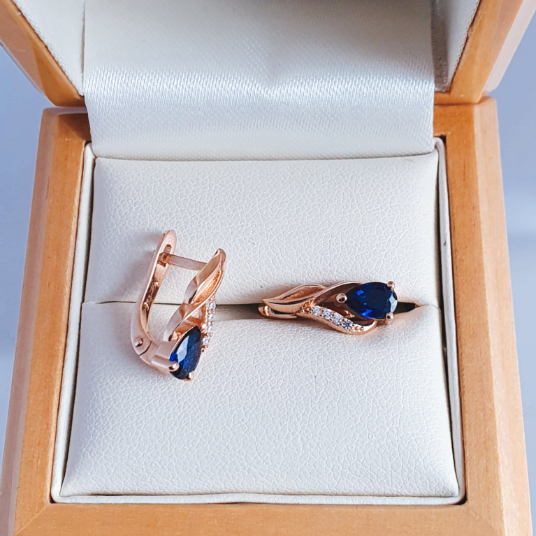 Earrings with white zirconia and topaz stone