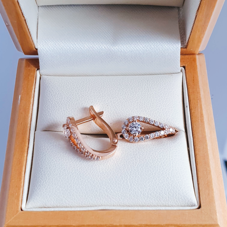Earrings with crystal zirconia stones