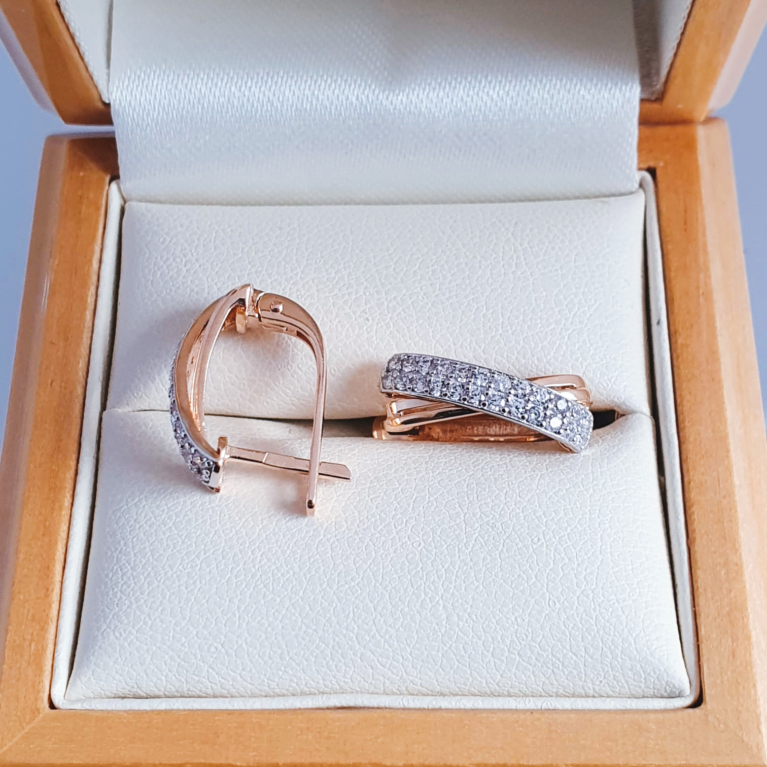 Earrings with white zirconia