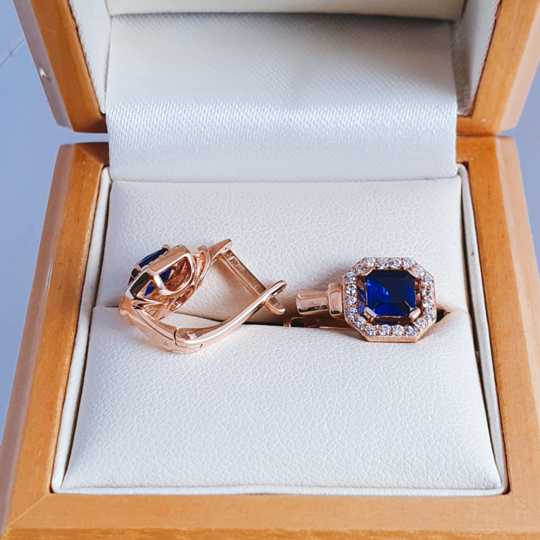 Earrings with white zirconia and dark blue topaz