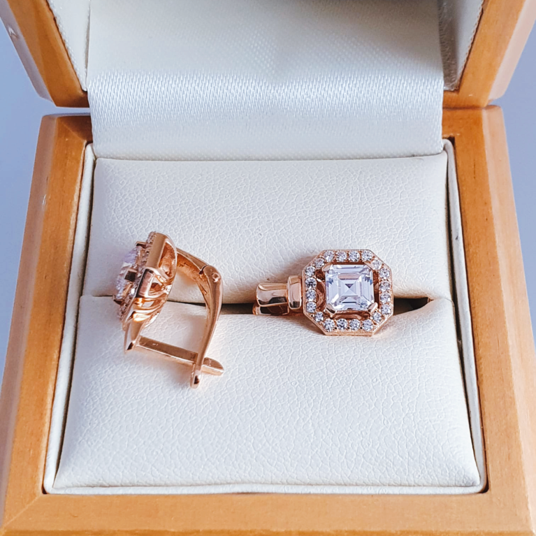 Earrings with white crystal zirconia