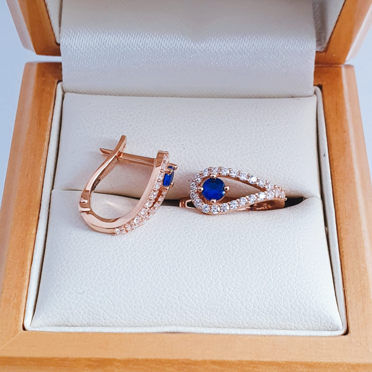 Earrings with white zirconia and dark blue topaz stone