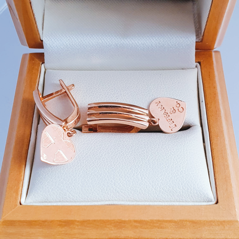 Golden earrings with hearts sign of T&Co