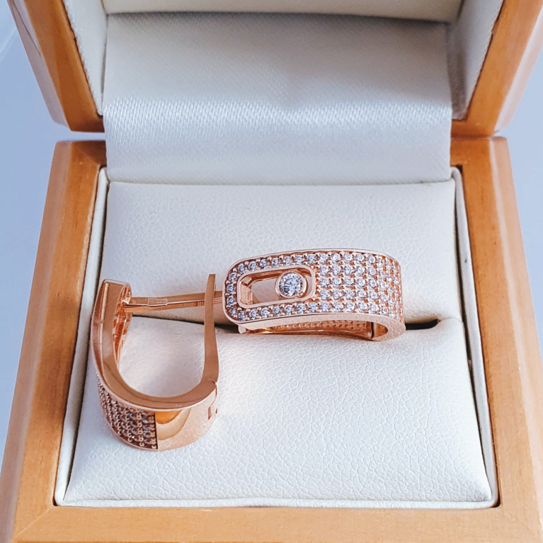 Earrings with white zirconia