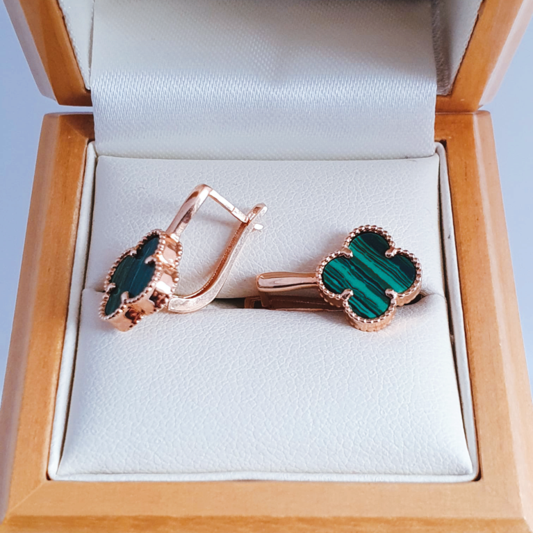 Clover leaf earrings covered green enamel