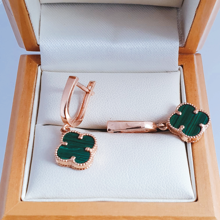 Clover leaf earrings covered green enamel
