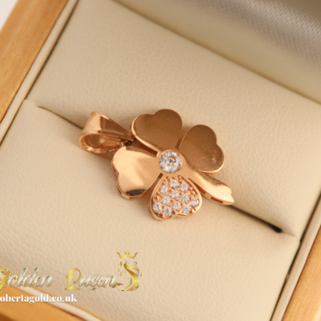 Clover leaf pedant with zirconia