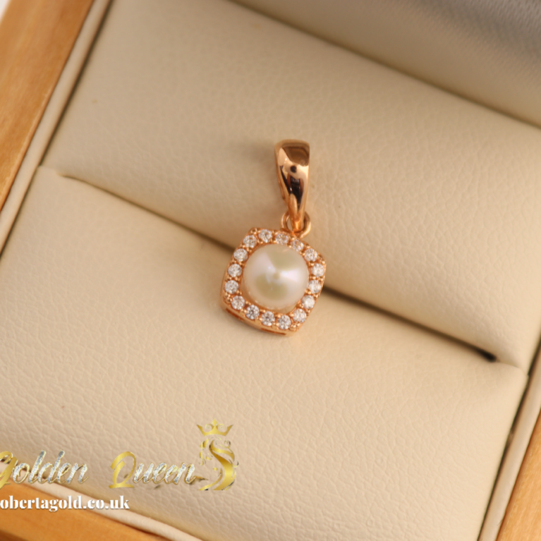 Pedant with pearl and white zirconia