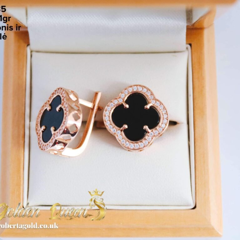 Clover leaf earrings with zirconia